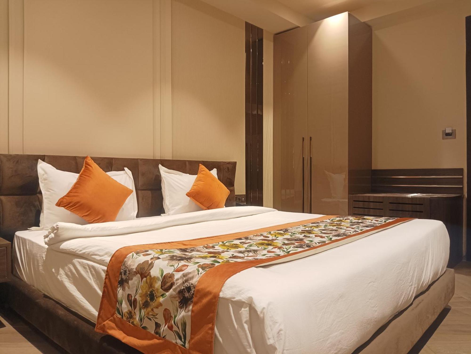 Hotel Cullinan By Qotel Janakpuri Delhi  Eksteriør billede