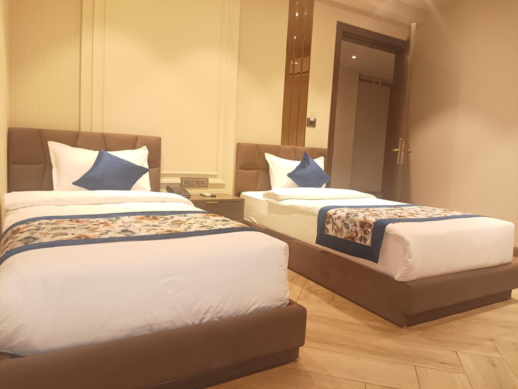 Hotel Cullinan By Qotel Janakpuri Delhi  Eksteriør billede