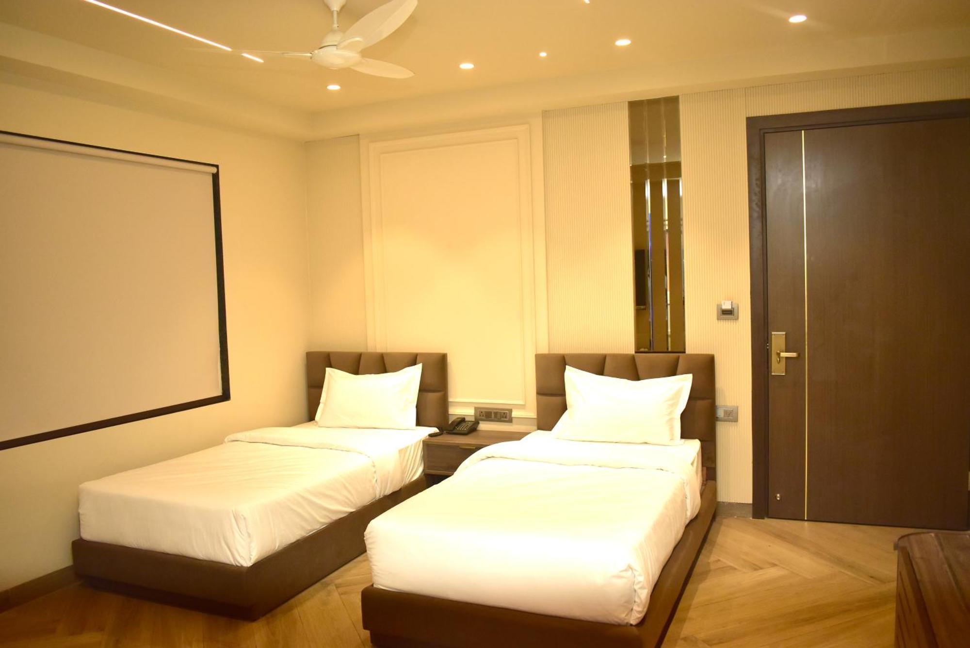 Hotel Cullinan By Qotel Janakpuri Delhi  Eksteriør billede