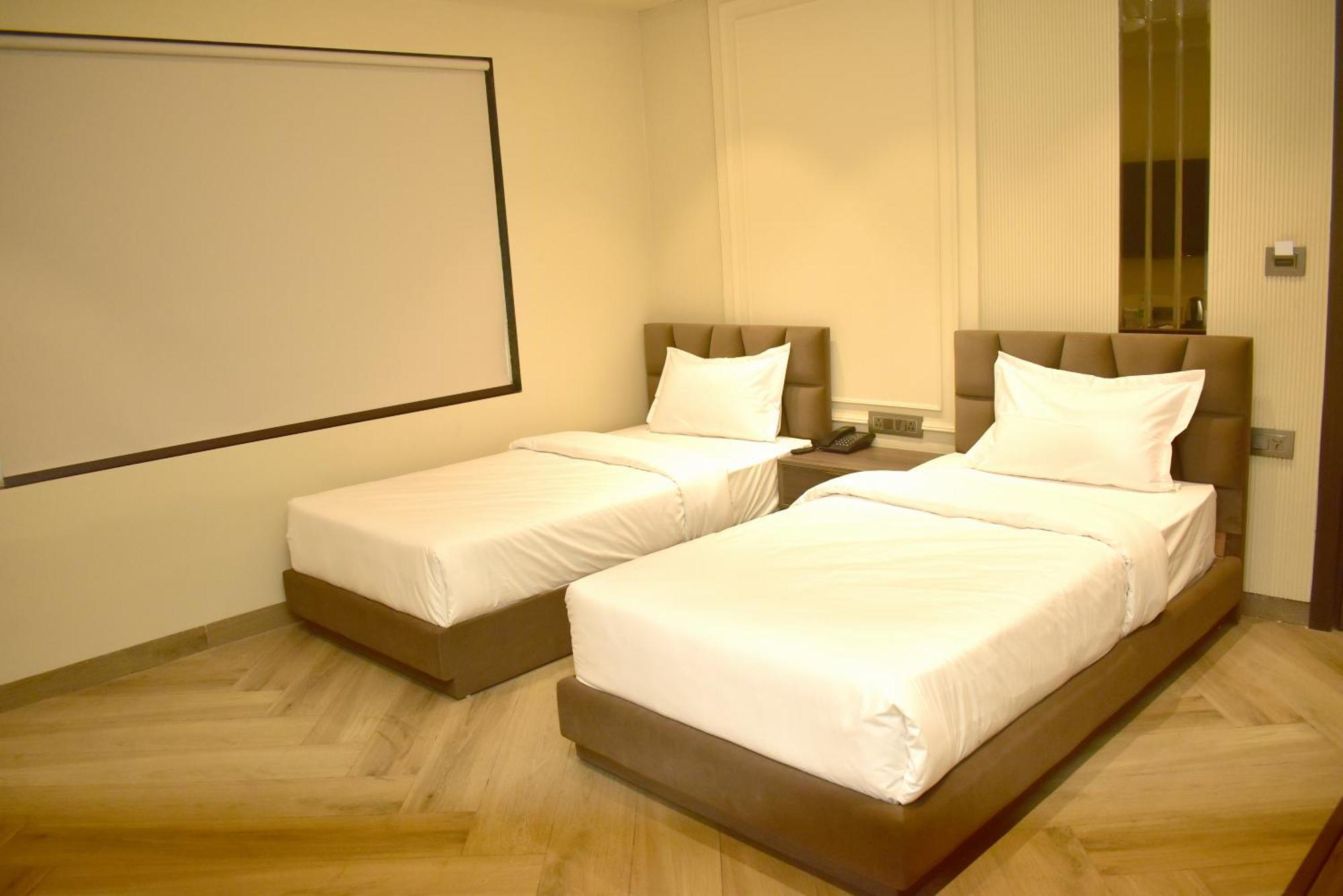 Hotel Cullinan By Qotel Janakpuri Delhi  Eksteriør billede