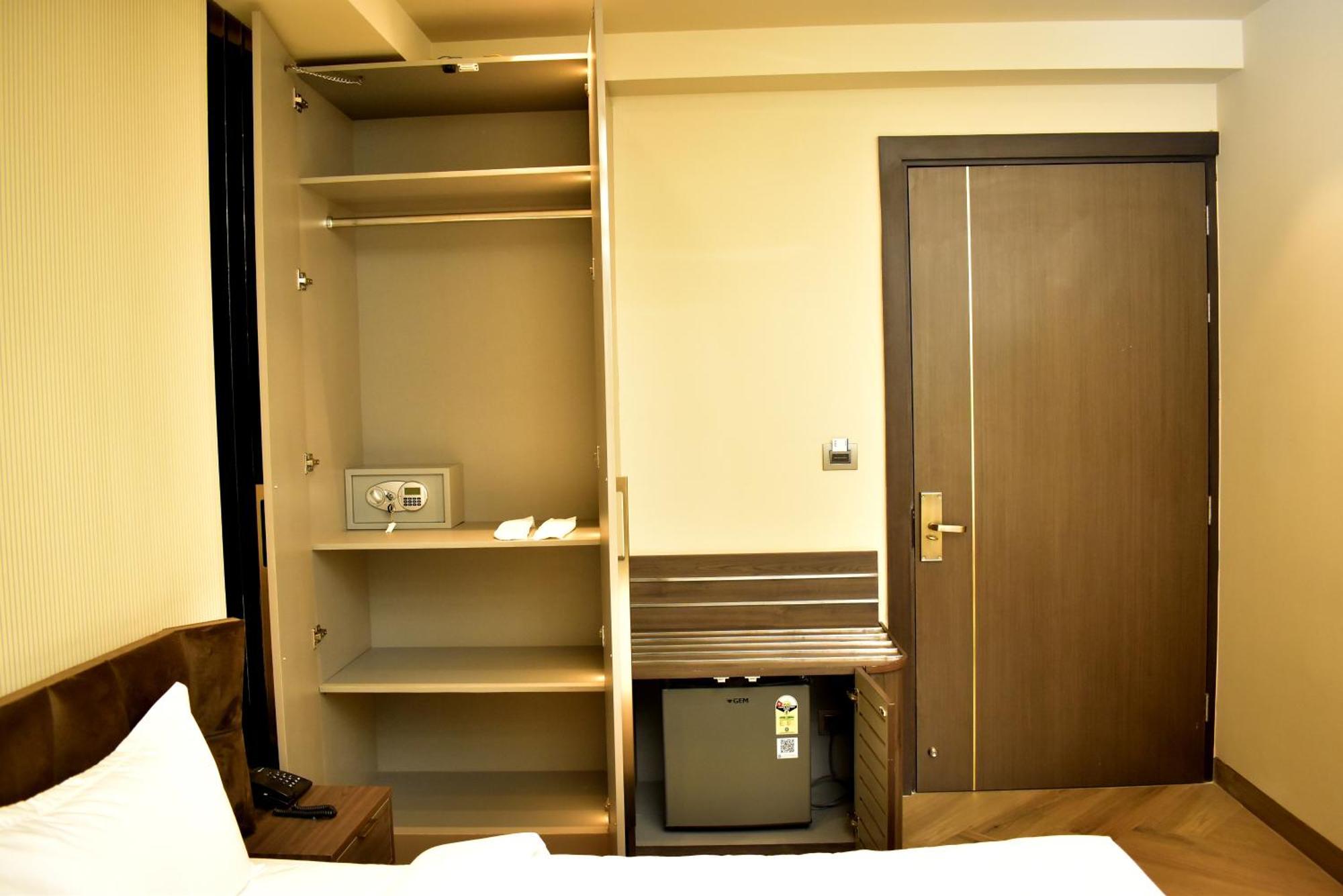 Hotel Cullinan By Qotel Janakpuri Delhi  Eksteriør billede