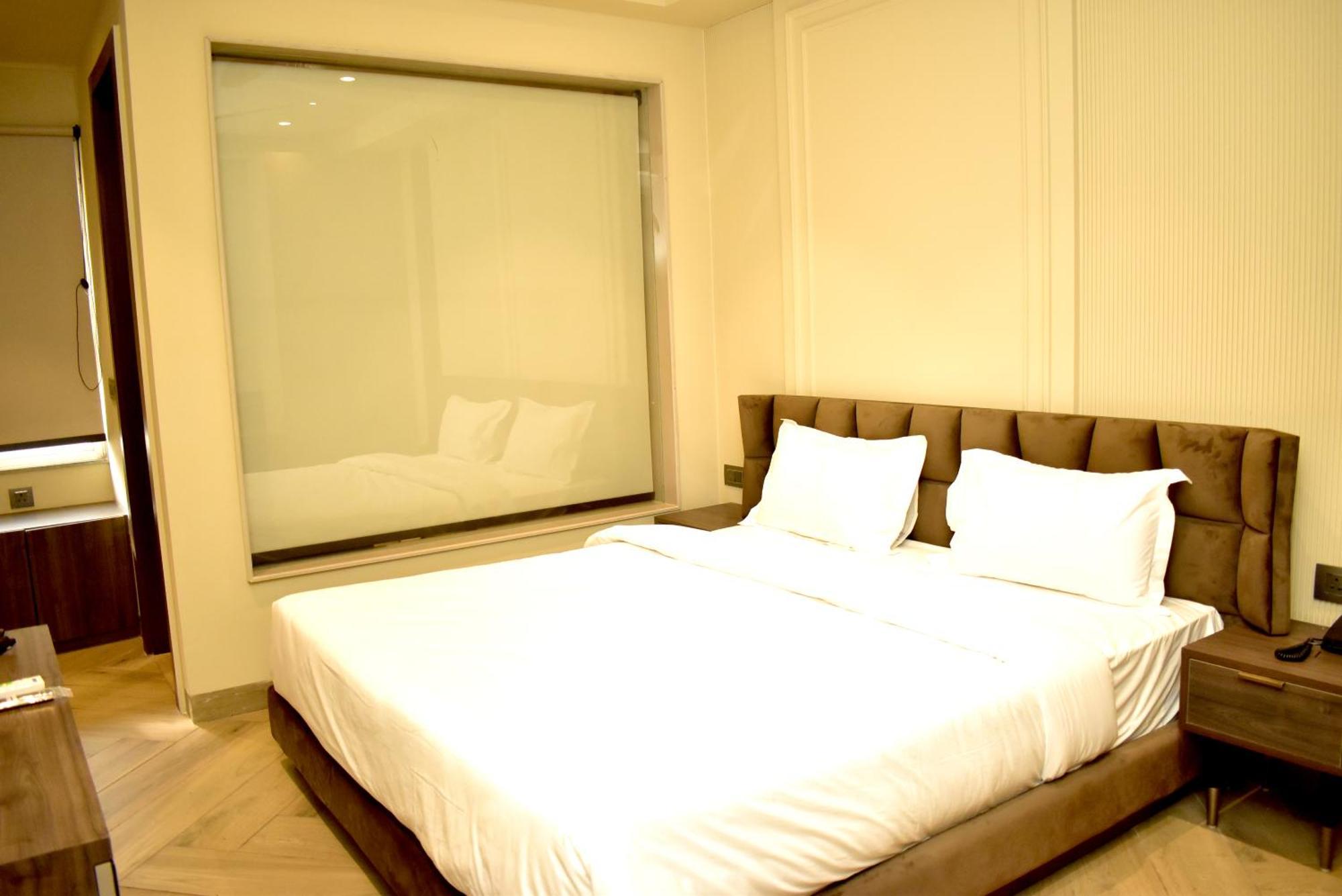 Hotel Cullinan By Qotel Janakpuri Delhi  Eksteriør billede