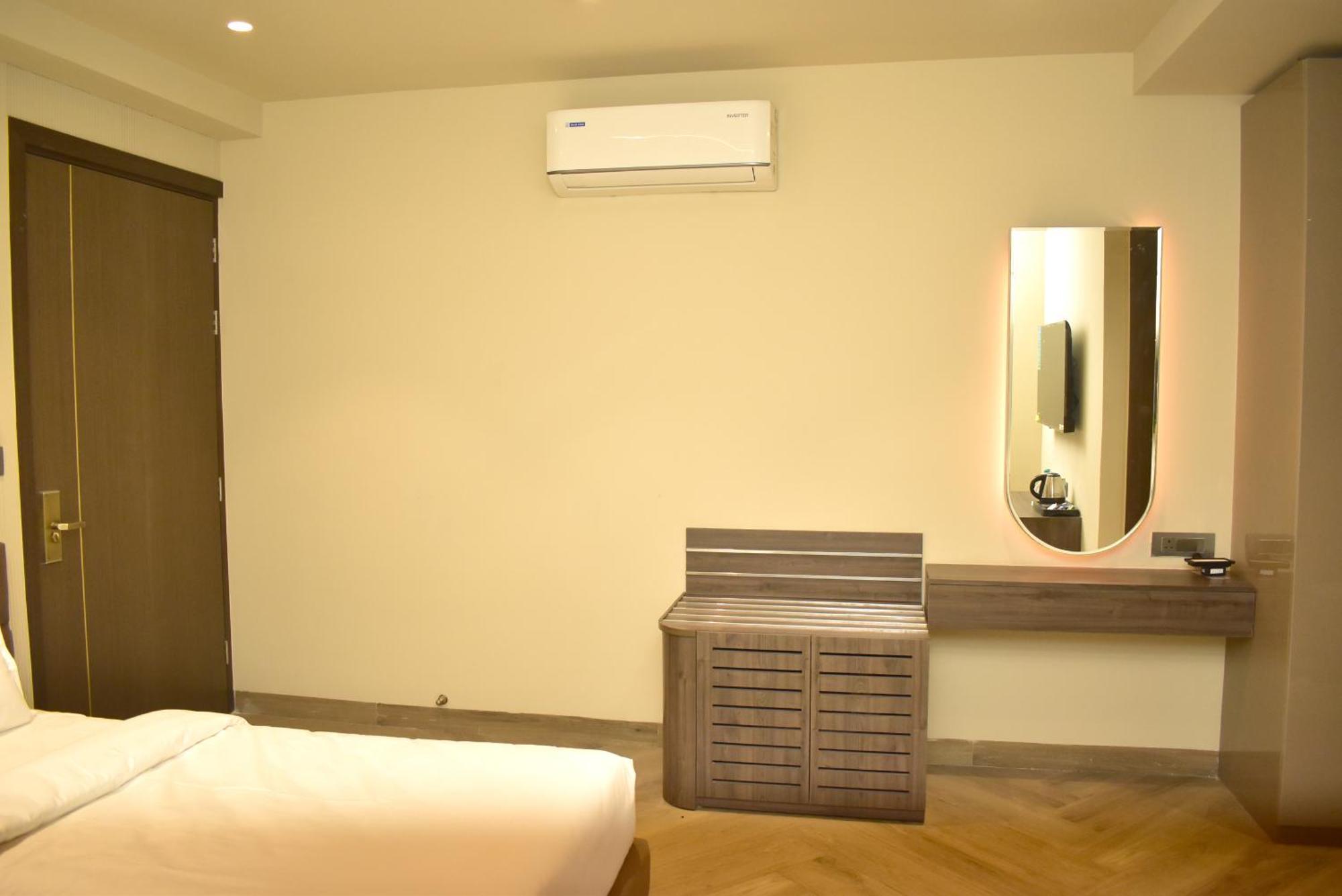 Hotel Cullinan By Qotel Janakpuri Delhi  Eksteriør billede