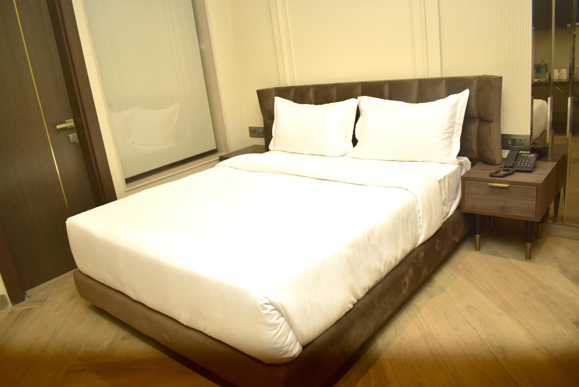 Hotel Cullinan By Qotel Janakpuri Delhi  Eksteriør billede